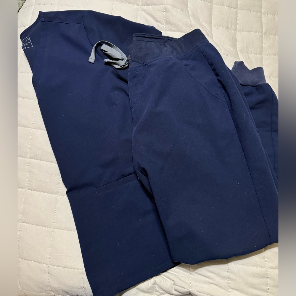 Navy FIGS jogger scrub set M